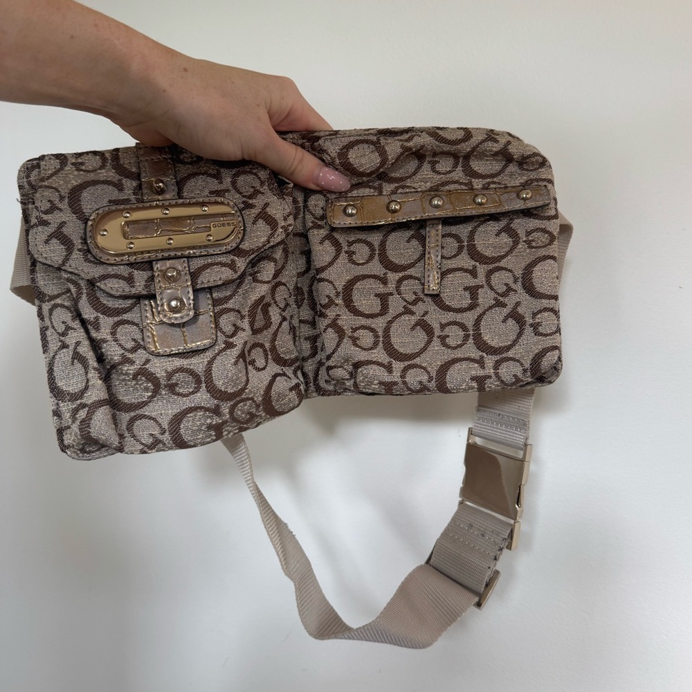Vintage Y2K Guess waist bag / fanny pack purse